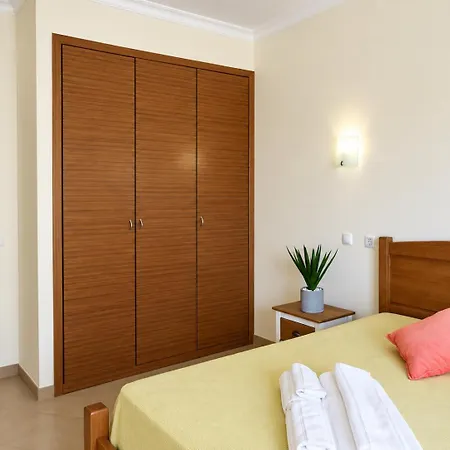 Apartamento Da Rocha/1ª Linha2 *